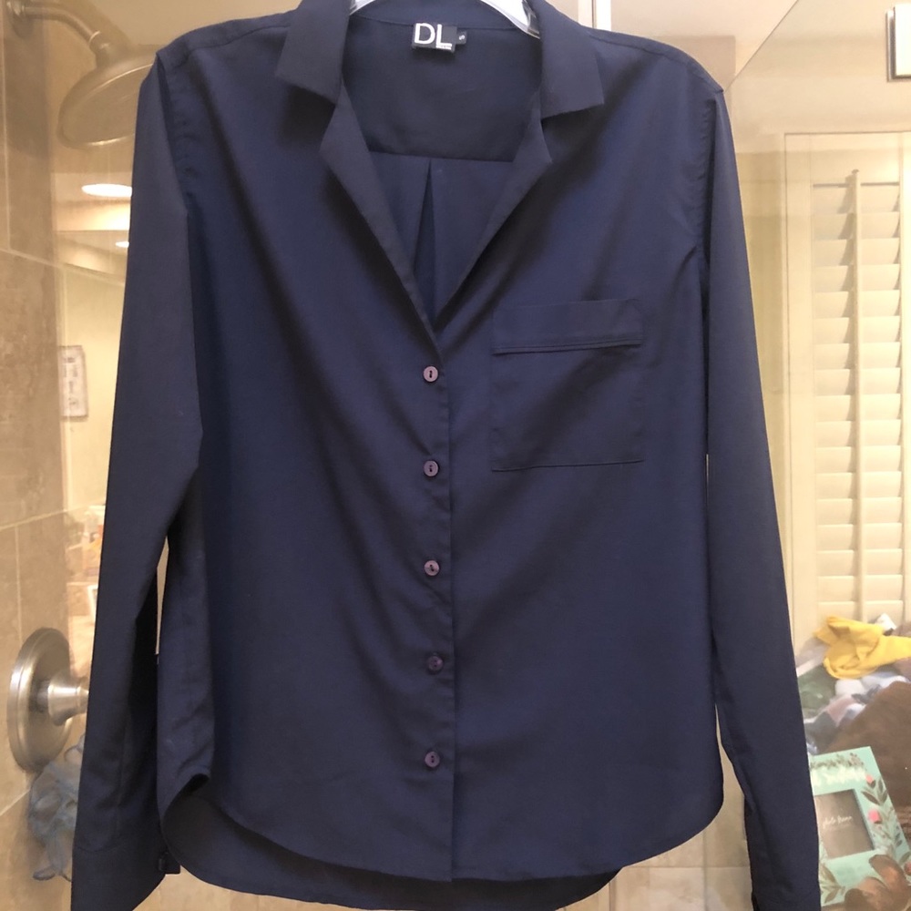 Daily Look navy button down blouse
